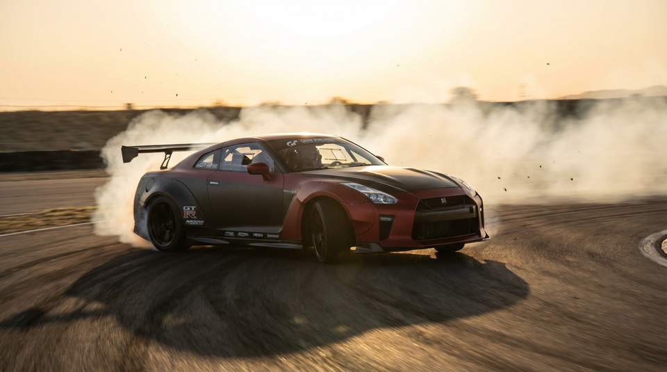 海角视频：改装GTR赛道漂移